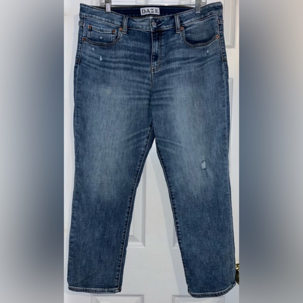 Daze Denim Straight Leg Jeans Sweet Nothings stretch distressed Size 33